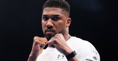 Anthony Joshua posts tribute to friends killed in Nigeria car crash