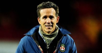 Ryan Reynolds chats to fans at Wrexham’s FA Cup clash with Nottingham Forest