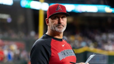 Dave Roberts - Kevin Cash - Alden Gonzalez - Philadelphia Phillies - Torey Lovullo - Source - Diamondbacks to retain Torey Lovullo as manager - ESPN - espn.com - Los Angeles - state Arizona - county Bay