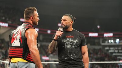 WWE Money in the Bank results: Penta, Stratton win chaotic ladder matches - ESPN