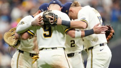 Brice Turang, bullpen lift Brewers past Dodgers in Game 1 - ESPN