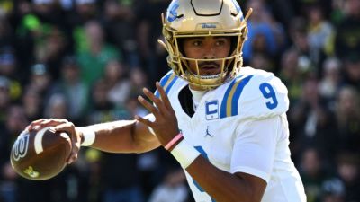 Nico Iamaleava - UCLA has 'serious concern' over QB Iamaleava's knee injury - ESPN - espn.com - state Oregon