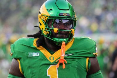 Oregon's Alexander won't face discipline for Iamaleava punch - ESPN