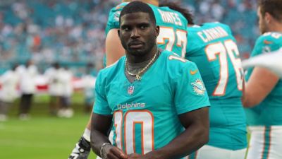 Tyreek Hill found liable for 2 of 10 counts in battery trial - ESPN