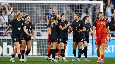Swanson's late goal salvages draw for USWNT vs. No. 1 Spain - ESPN