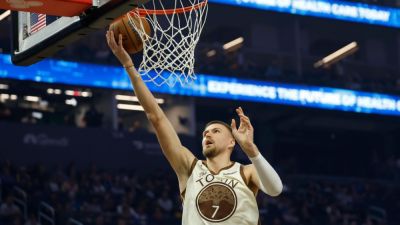 Kristaps Porzingis - Kristaps Porzingis out indefinitely, will be around Warriors - ESPN - espn.com - San Francisco - Los Angeles - state Hawaii