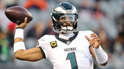 Eagles QB Jalen Hurts ruled out vs. Panthers with blood clot - ESPN