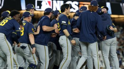 Brewers sweep Dodgers in NLCS, advance to World Series - ESPN