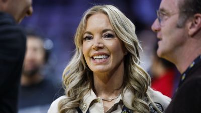 Jeanie Buss - Mark Walter - Buss siblings' filing challenges Jeanie's petition to oust them - ESPN - espn.com - Los Angeles