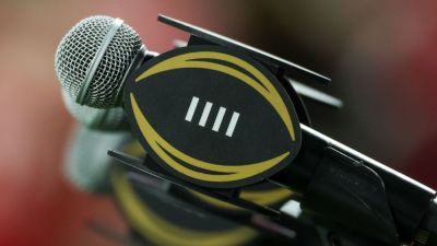 Sources: ESPN lands 'handshake agreement' to air 24-team CFP - ESPN - espn.com