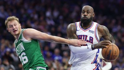 LeBron fires up crowd with monster slam in Sixers home debut - ESPN