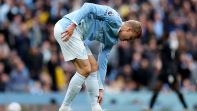 Enzo Maresca plays down Erling Haaland injury fears after Man City star limps off - ESPN