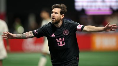 Messi's brace takes season tally to 25 in Miami win at Atlanta - ESPN