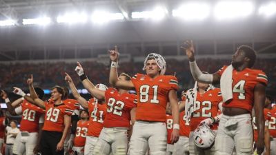 Miami climbs to 1, BYU to 2 after chaotic week upends Top 25 - ESPN