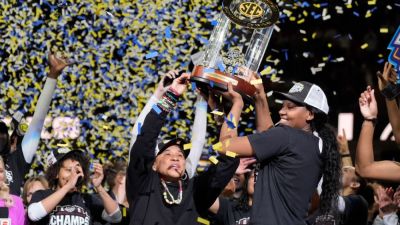 South Carolina tops AP women's hoops preseason Top 25 poll - ESPN