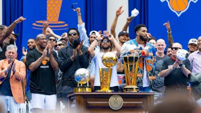 Mike Brown - Knicks reverse course, hang banner for NBA Cup title - ESPN - espn.com - New York