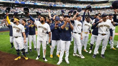 Bay - International - Brewers fans cashing in 2015 promo irked by World Series seats - ESPN - espn.com