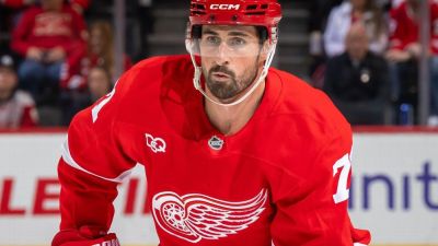 Carolina Hurricanes - Dallas Stars - Montreal Canadiens - Dylan Larkin - Source - Red Wings' Dylan Larkin stretches trade list to 10 teams - ESPN - espn.com - Washington - state Minnesota - state New Jersey - state Utah - state Colorado - county Bay