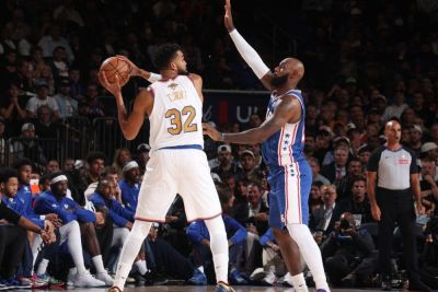 LeBron moonlights at center in debut as Sixers top Knicks - ESPN