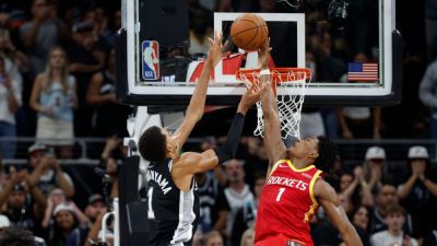 Amen Thompson stuffs Wemby at rim as Rockets hold off Spurs - ESPN