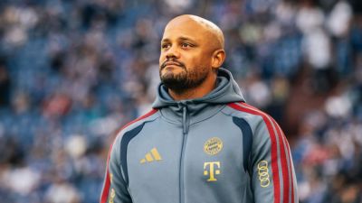 Bayern Munich's Vincent Kompany 'stable,' but could be away for weeks after collapsing - ESPN
