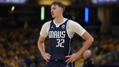 Mavericks' Flagg out for home opener with mild left shoulder sprain - ESPN