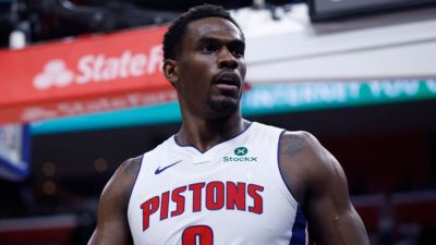 Pistons' Jalen Duren has hamstring strain, out at least 2 weeks - ESPN