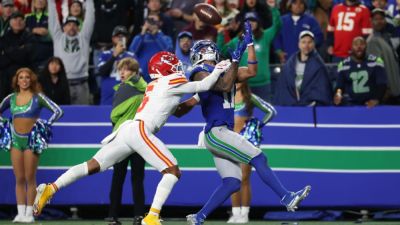 Smith-Njigba has banner day, Seahawks' defense stifles Chiefs - ESPN