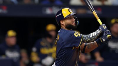 Brewers rout Rays in Game 3, 1 win from first World Series title - ESPN