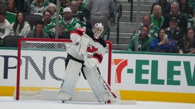 Connor Hellebuyck helps the Devils to win in 1st game since trade - ESPN