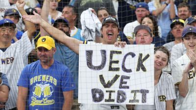 Christian Yelich honors late Bob Uecker after Brewers' title - ESPN