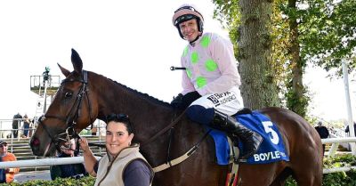 Witches Familiar looks the part again at Gowran