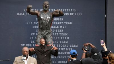Heat unveil updated Dwyane Wade statue after original's face was panned - ESPN - espn.com