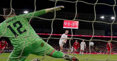 Rasmus Hojlund - Nations League: Hojlund penalty sees Denmark beat Wales, Zirkzee grabs Dutch winner - breakingnews.ie - Denmark - Netherlands