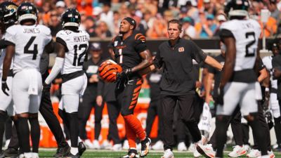 Bengals' top WRs Chase, Higgins suffer injuries in loss to Jaguars - ESPN