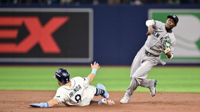 Rays take advantage of error-prone Yankees to win ALDS Game 2 - ESPN