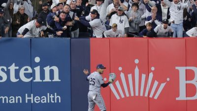 Fan interference denies Yankees of game-tying HR vs. Rays - ESPN