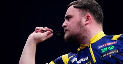 Luke Littler fights off Ross Smith to reach quarter-finals of World Masters