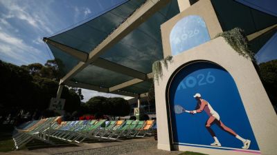 Australian Open odds: Alcaraz, Sabalenka are finals favorites as Joker upsets Sinner in semis - ESPN