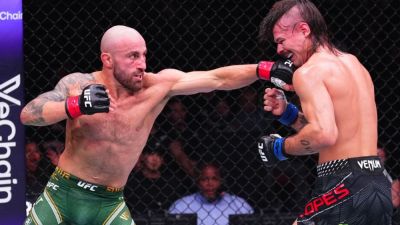 Volkanovski outclasses Lopes to retain title at UFC 325 - ESPN