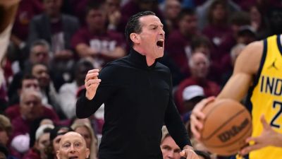 Cavaliers coach Kenny Atkinson fined for 'berating' and 'making contact' with an official