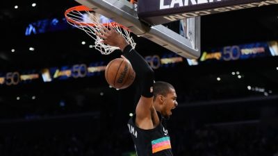 Spurs' Wembanyama drops 40 in 26 minutes vs. Lakers, wanted more - ESPN
