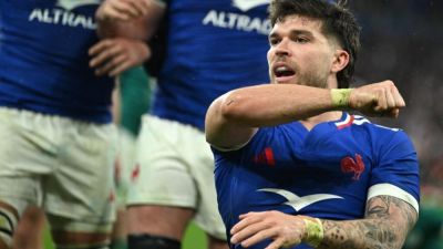 France's rugby team overpowers Ireland in Six Nations title defence