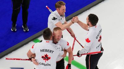 Brad Jacobs - Canada reaches gold medal game vs. Britain in Olympic men's curling - ESPN - espn.com - Britain - Sweden - Switzerland - Italy - Canada - Norway