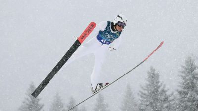 Dan Dakich - Brittany Bowe - US ski jumper Ben Loomis avoids Olympic mishap after being struck by leaf blower on mountain - foxnews.com - Italy - Usa