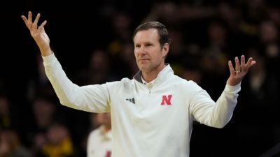 Nebraska's Hoiberg cites pacemaker as reason for swiping at fan's phone - ESPN