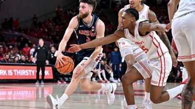 No. 4 Arizona beats No. 2 Houston, stands alone atop Big 12 - ESPN - espn.com - state Arizona - state Texas - county Fleming - state Kansas - state Iowa