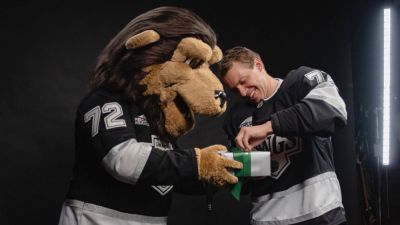 Rolex - Artemi Panarin gifts Los Angeles Kings mascot Rolex for No. 72 jersey - ESPN - espn.com - Los Angeles