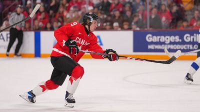 Top NHL prospect Gavin McKenna charged with assault - ESPN