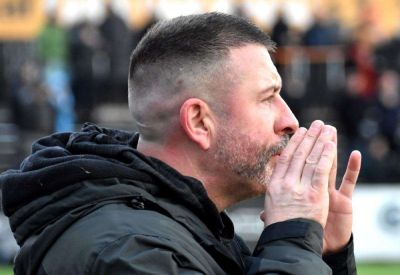 Welling United manager Ryan Maxwell says three points at relegation rivals Potters Bar would put them in a very strong position to achieve Isthmian Premier safety